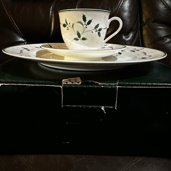 Holiday Splendor by Mikasa. 3 pc set Bone China Y1025 place setting fo… - Picture 6 of 10